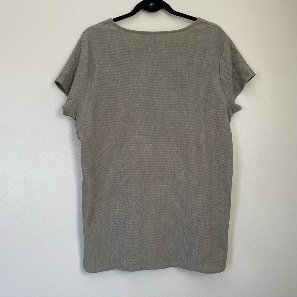 Chico's | Sage Green Short Sleeve Top | Size 2 (12-14) - Picture 7 of 10